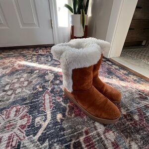 SO Kids Brown Boots with White Fur